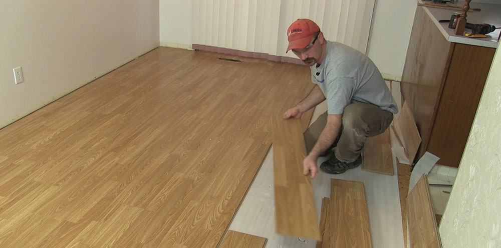 laminte-floor-remove How to fix a laminate floor that got wet and avoid damage