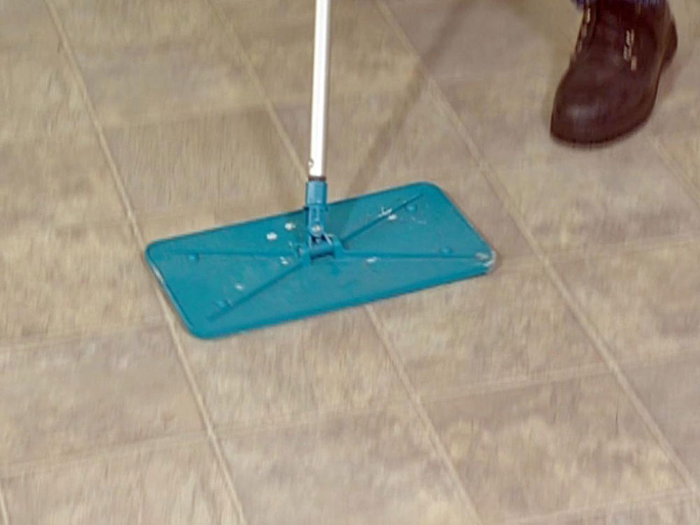 mop1 How to fix a laminate floor that got wet and avoid damage