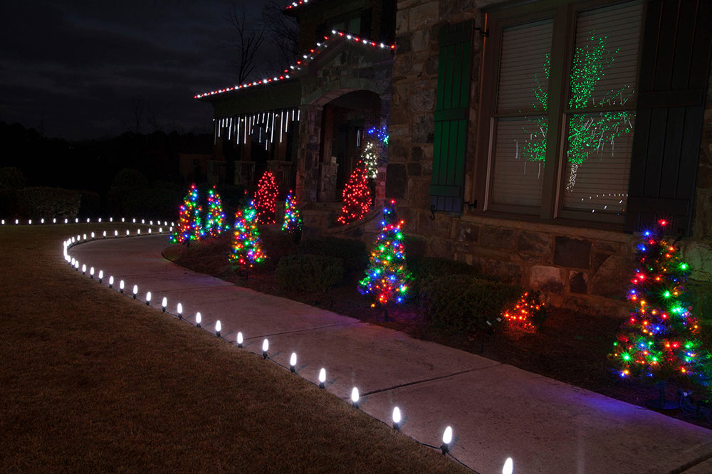 Outdoor Christmas lights ideas to use when decorating your house