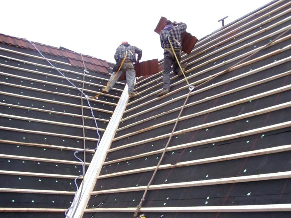 purlins1 How to install metal roofing over shingles (Yes, you can)