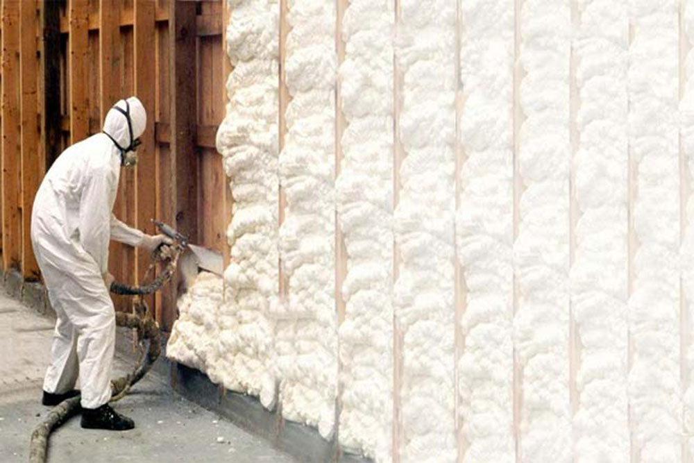 spray-2 Spray foam insulation vs fiberglass, and which is better