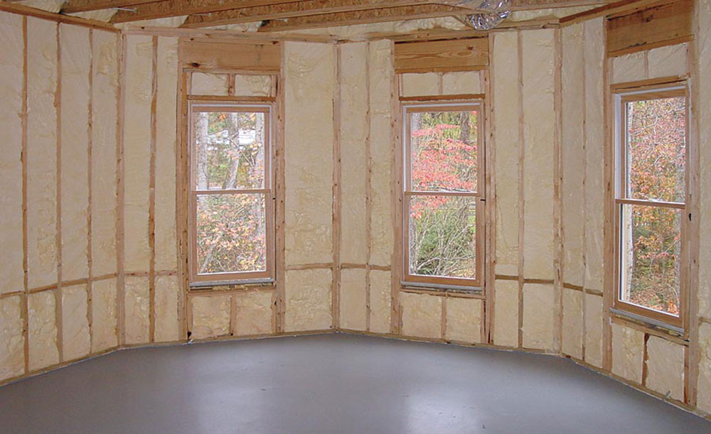 spray-longlife Spray foam insulation vs fiberglass, and which is better