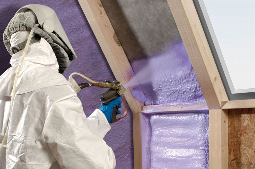 sprayfoam-installation Spray foam insulation vs fiberglass, and which is better
