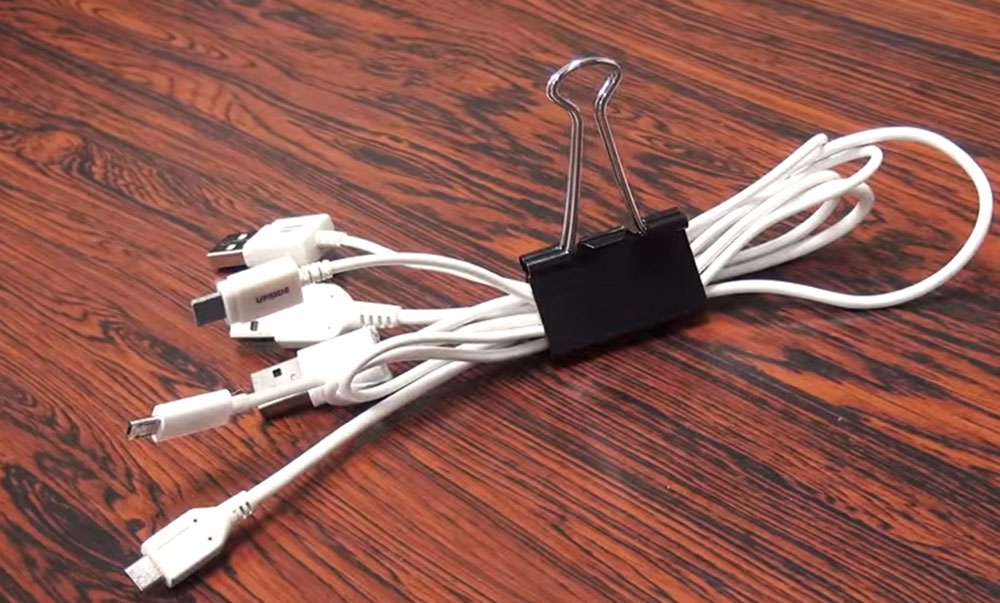 binder-clip How to hide electrical cords in the living room (Quick tips)