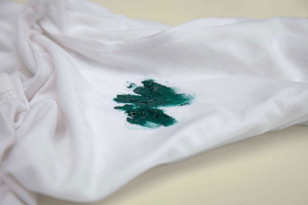 oil-based How to remove paint from clothes without ruining them