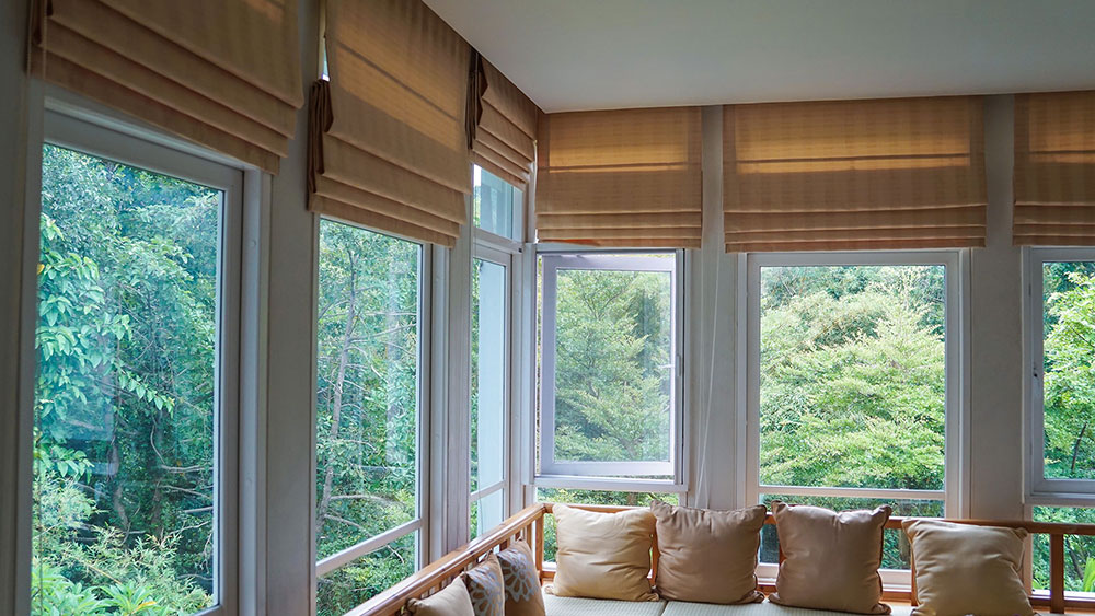 How-to-Remove-Roman-Blinds How to Remove Blinds Easily and With Zero Hassle (Answered)