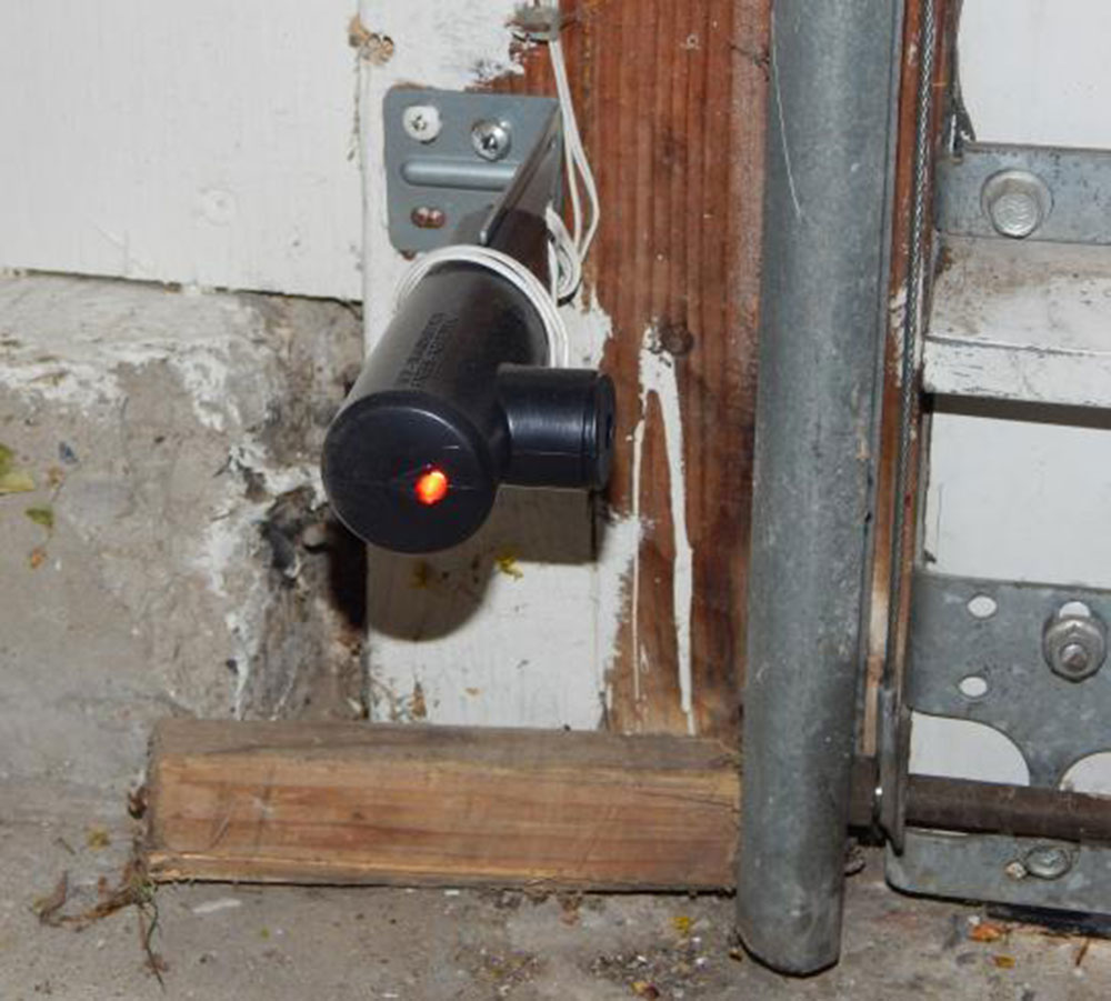 Sensor-position How to fix the garage door sensor quickly