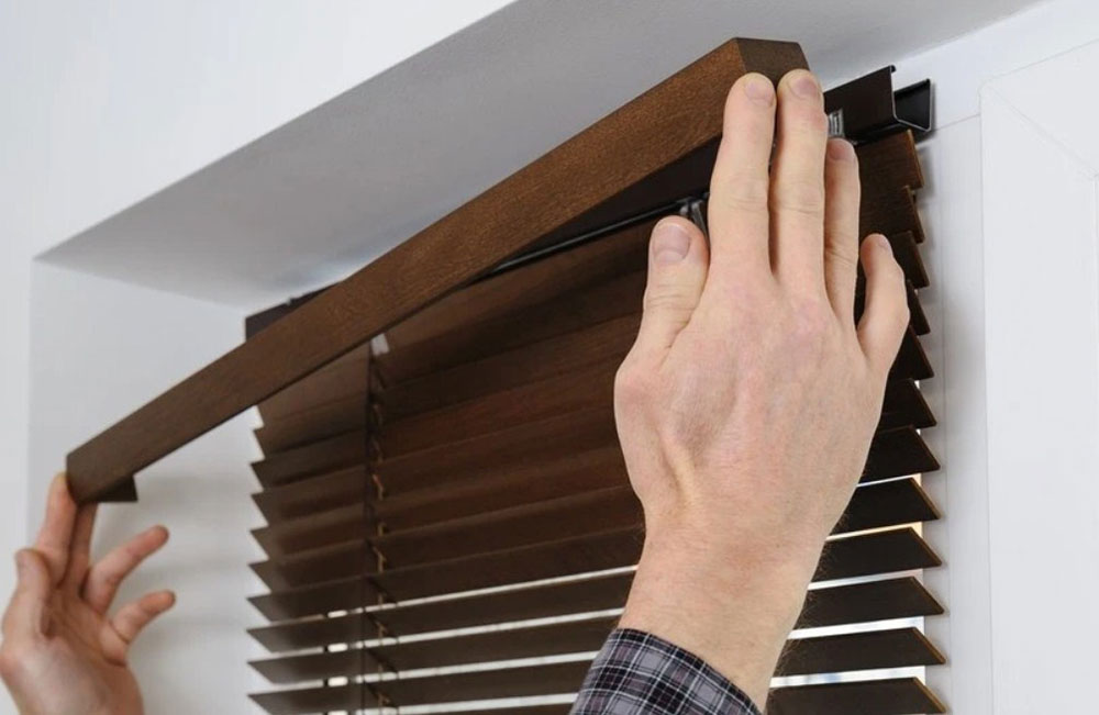 open-bracket How to Remove Blinds Easily and With Zero Hassle (Answered)