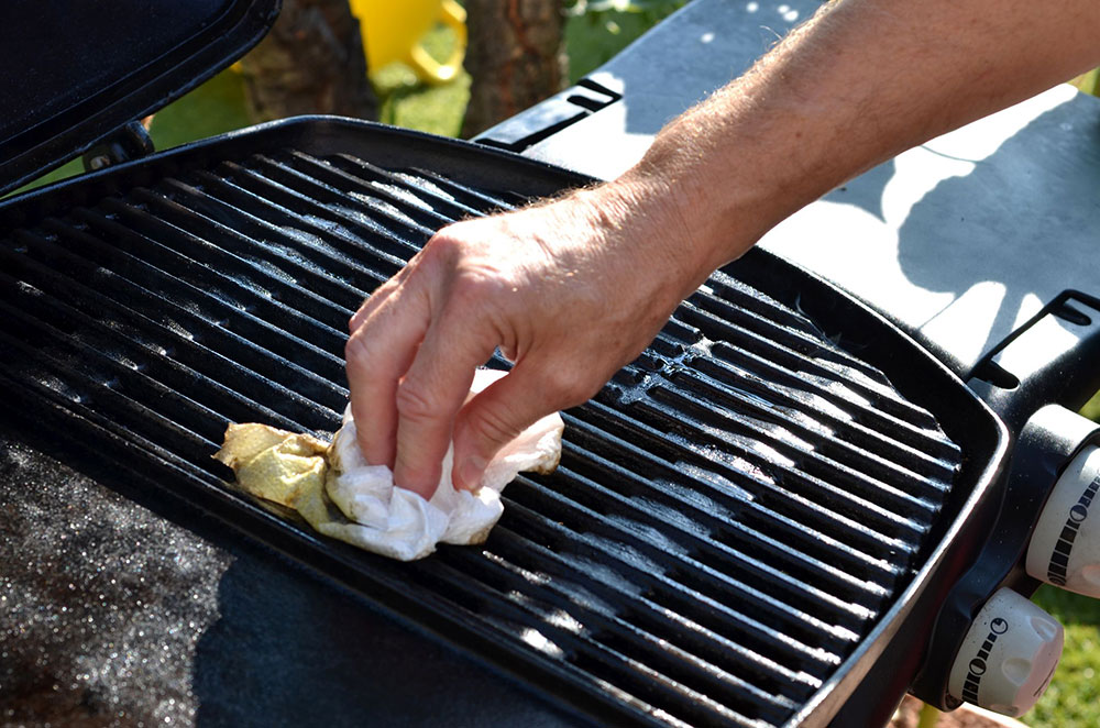 Clean-your-grill What to Do With Fire Pit Ash Without Just Throwing It Away (Answered)