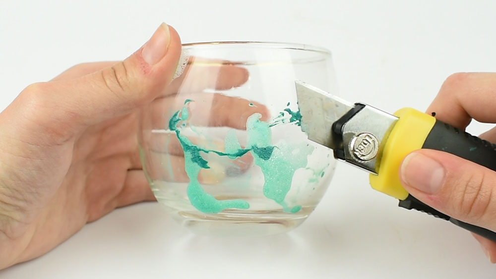 Use-a-Paint-Scraper Cách tẩy sơn trên nhựa bằng một vài thủ thuật đơn giản