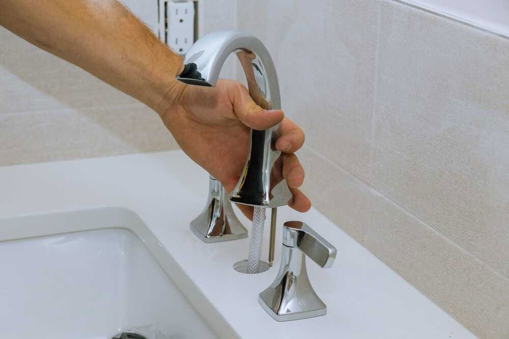 Fix A Leaking Bathtub Faucet, How To Repair A Leaking Bathtub Faucet