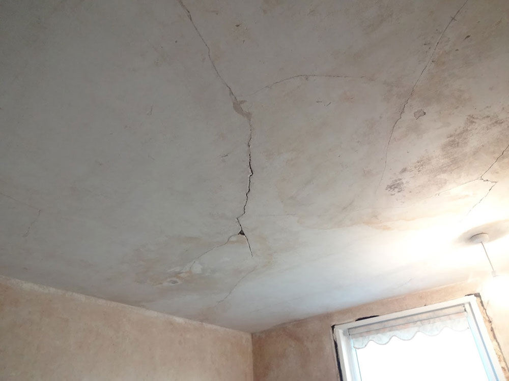 Ceiling-cracks-in-plaster-ceilings What Causes Cracks in Ceilings and How to Fix Them (Answered)