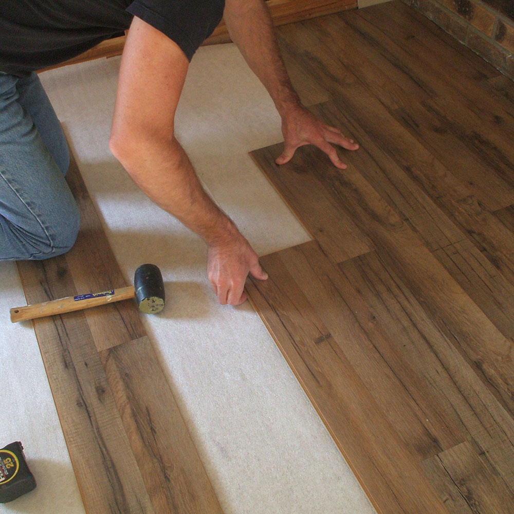 Work-section-by-section How to remove laminate flooring like a professional