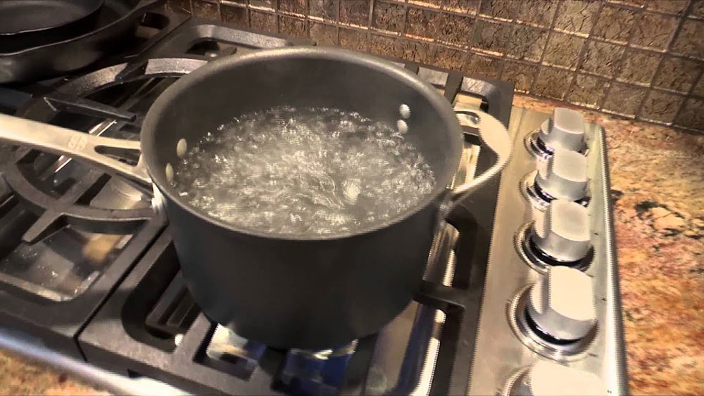 boiling-water How to increase humidity in a room to avoid health issues