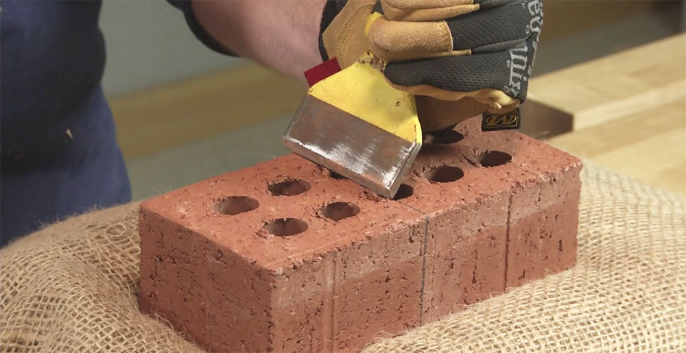 How-to-cut-brick-Using-Masonry-chisel How to cut brick without messing them up