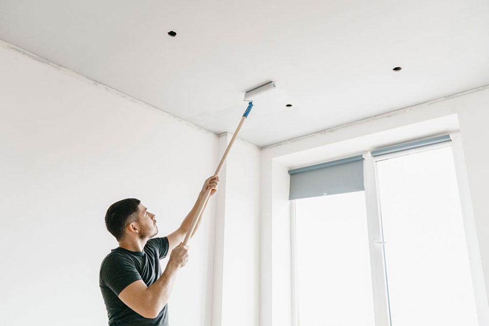 apply-primer How to remove water stains from ceiling quickly and easily