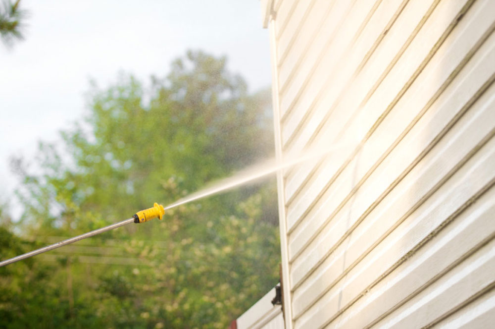 pressure-washer How to wash vinyl siding like a professional