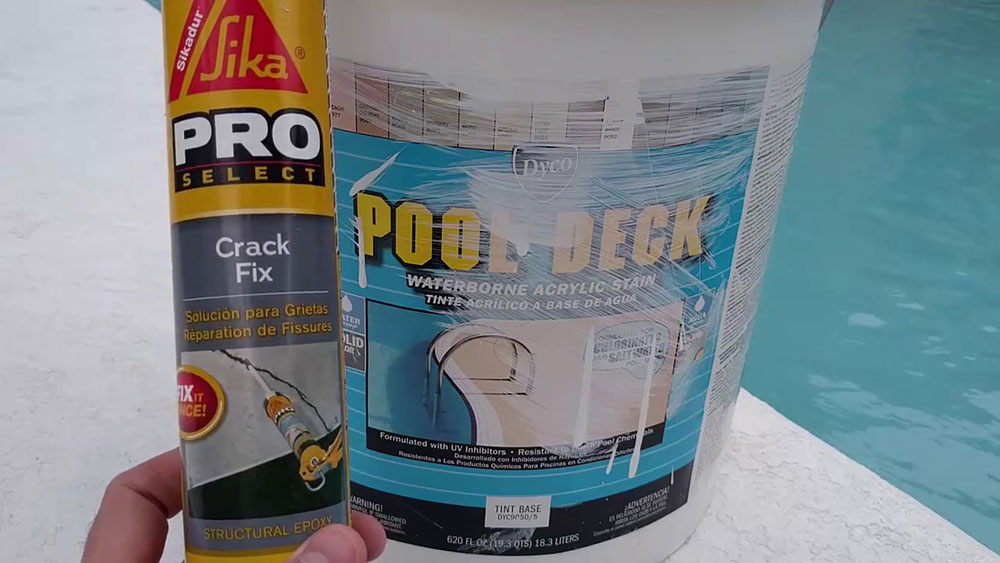 Filling-concrete-crack-with-silicone-2 How to repair a crack in a concrete swimming pool