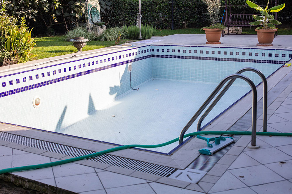 Pool-prep How to paint a swimming pool to make it look good