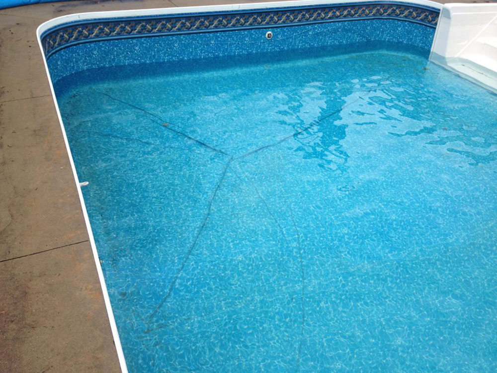 Wrinkles-in-pool-liner How to fill in a vinyl swimming pool quickly