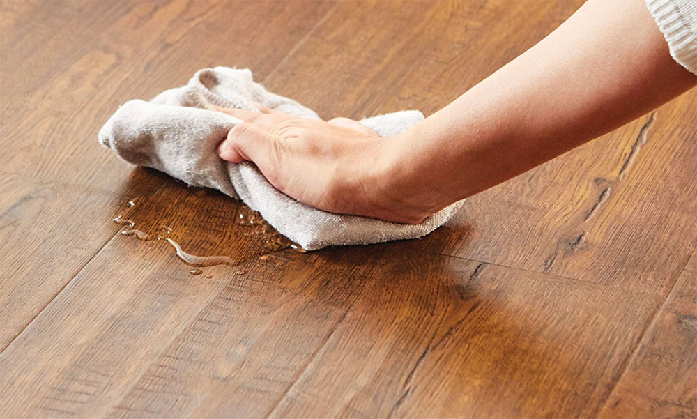 Minimize-the-water-level How to dry laminate flooring with water under it