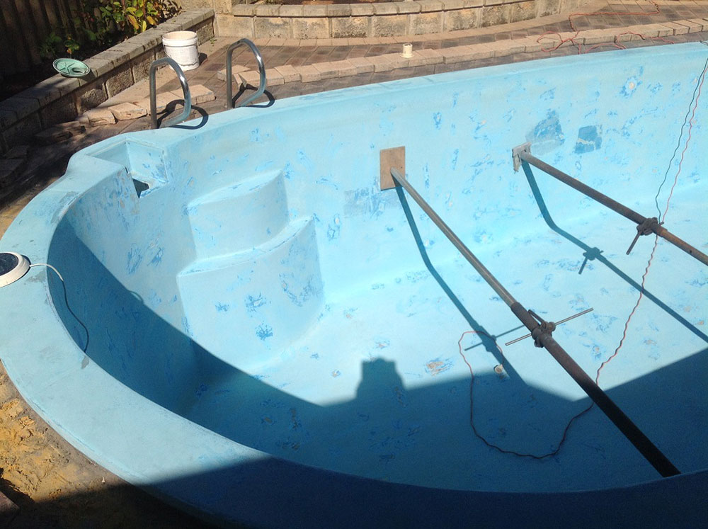 Fiberglass-pool-fixing2 How to patch a swimming pool quickly