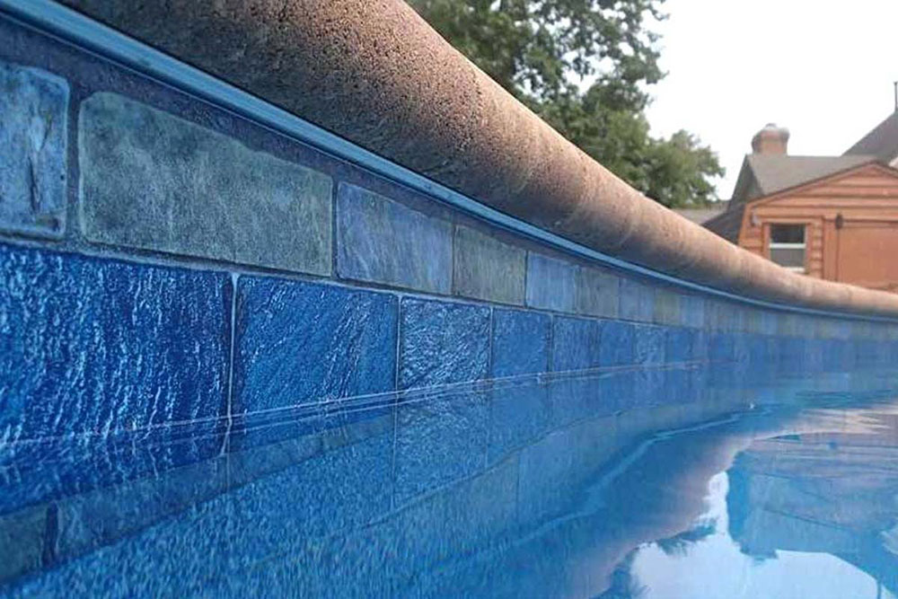 Pool-liner-fixing How to patch a swimming pool quickly