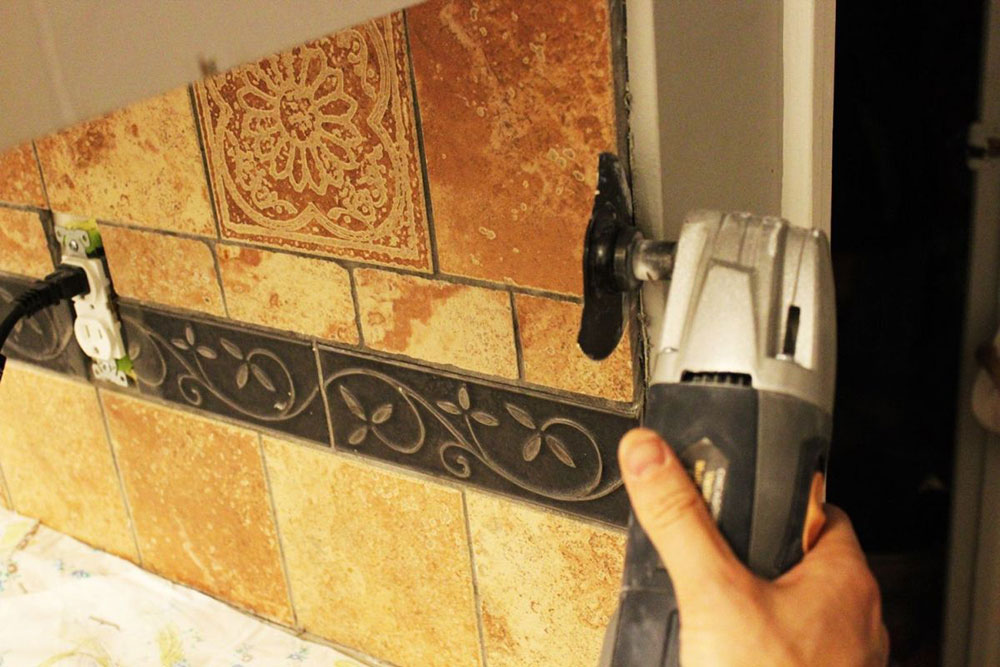 How-to-remove-kitchen-backsplash-tile-%E2%80%93-Method-2 How to Remove Backsplash Tile without Much Hassle