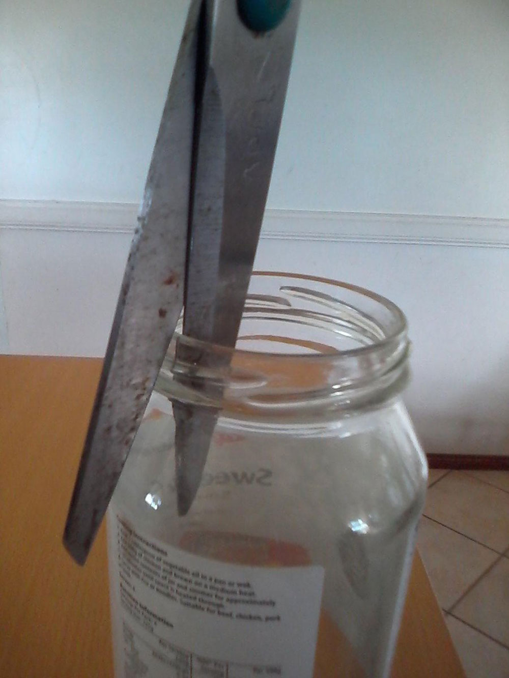 jar How to Sharpen Kitchen Shears