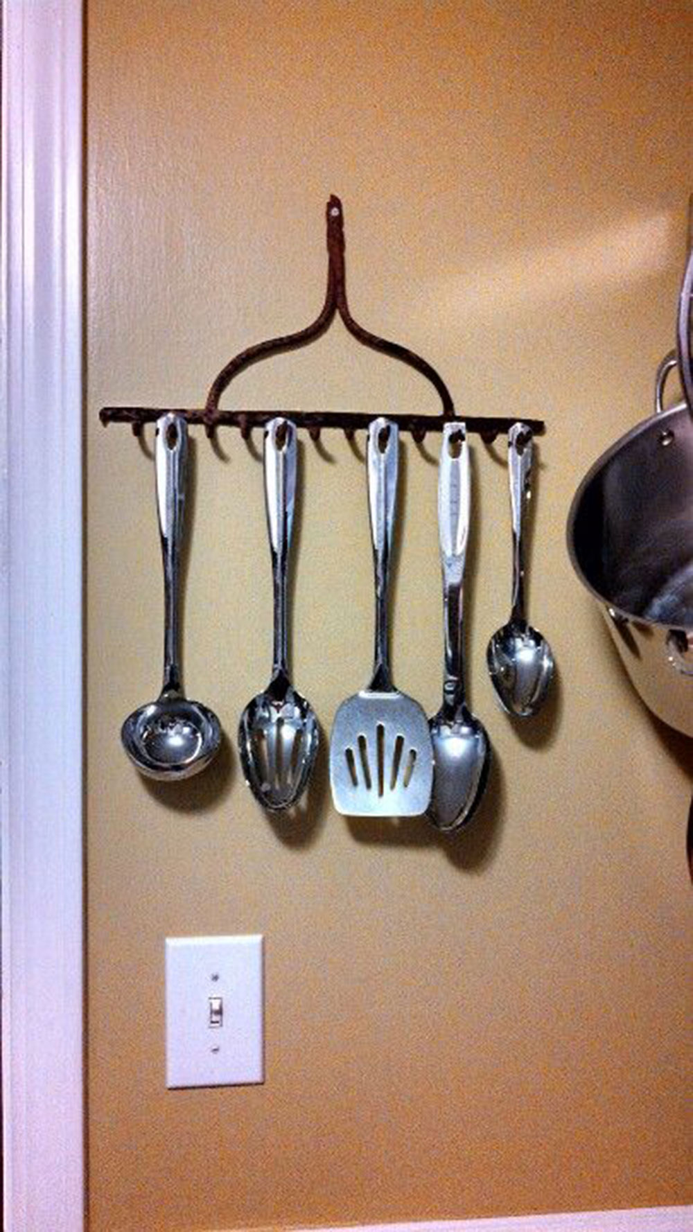 An-Old-Rake How to Organize Kitchen Utensils to Find Them Better