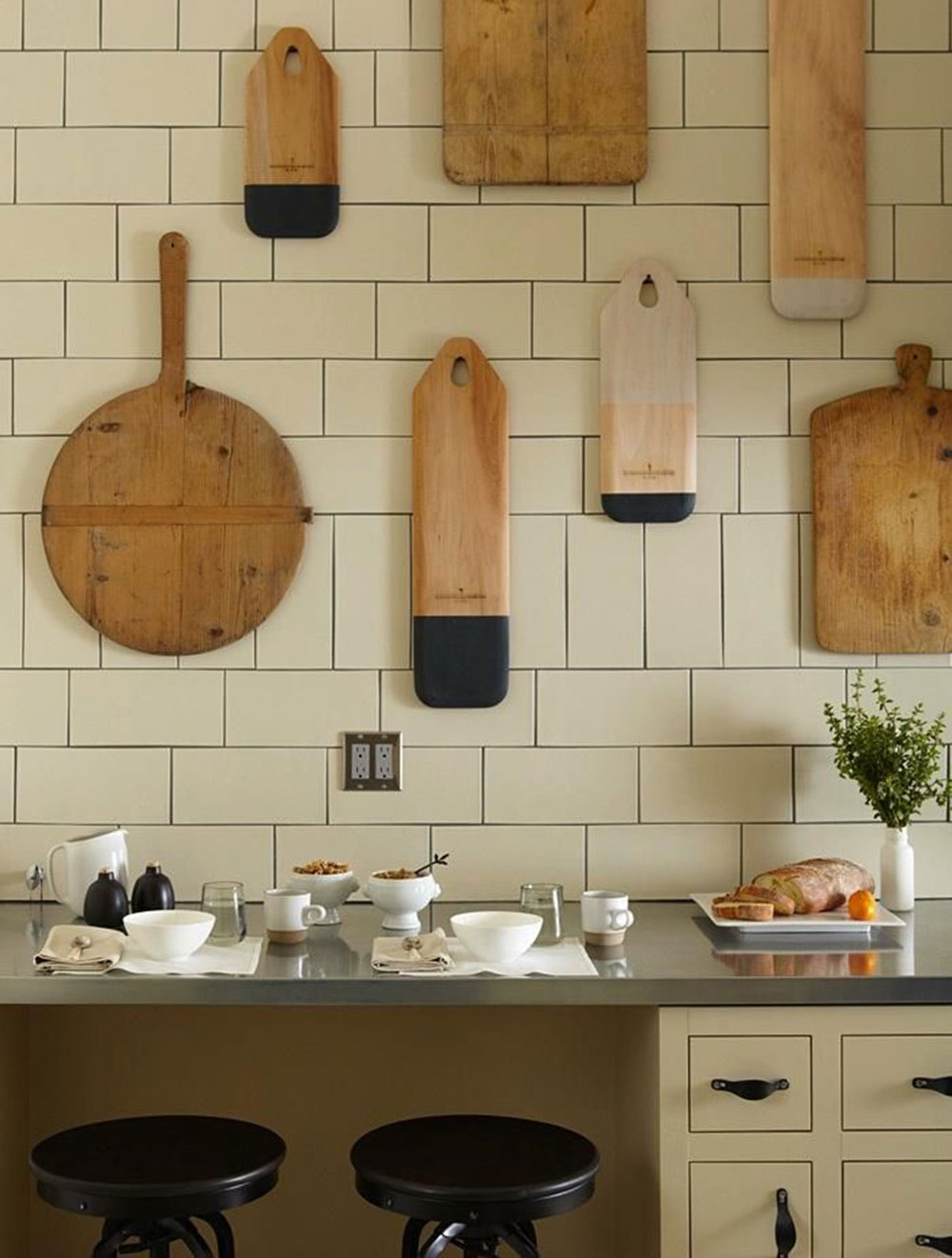 There-Are-So-Many-Ways-to-Use-Cutting-Boards-as-Decor3 How to Display Cutting Boards on a Kitchen Counter