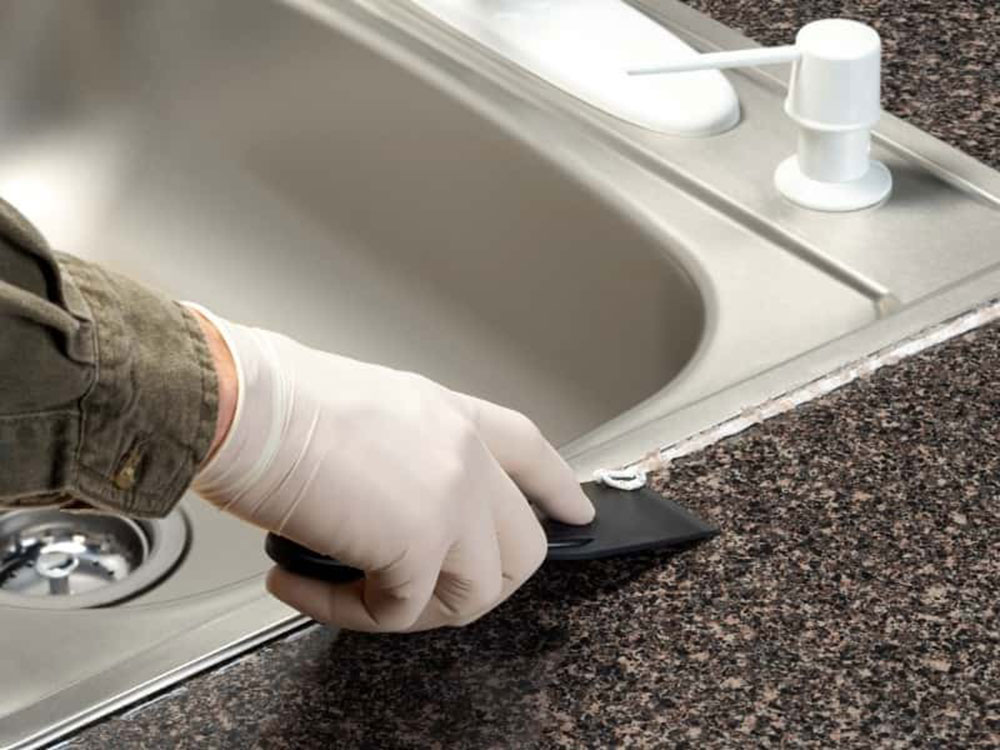 ex1 How To Caulk A Kitchen Sink Skillfully