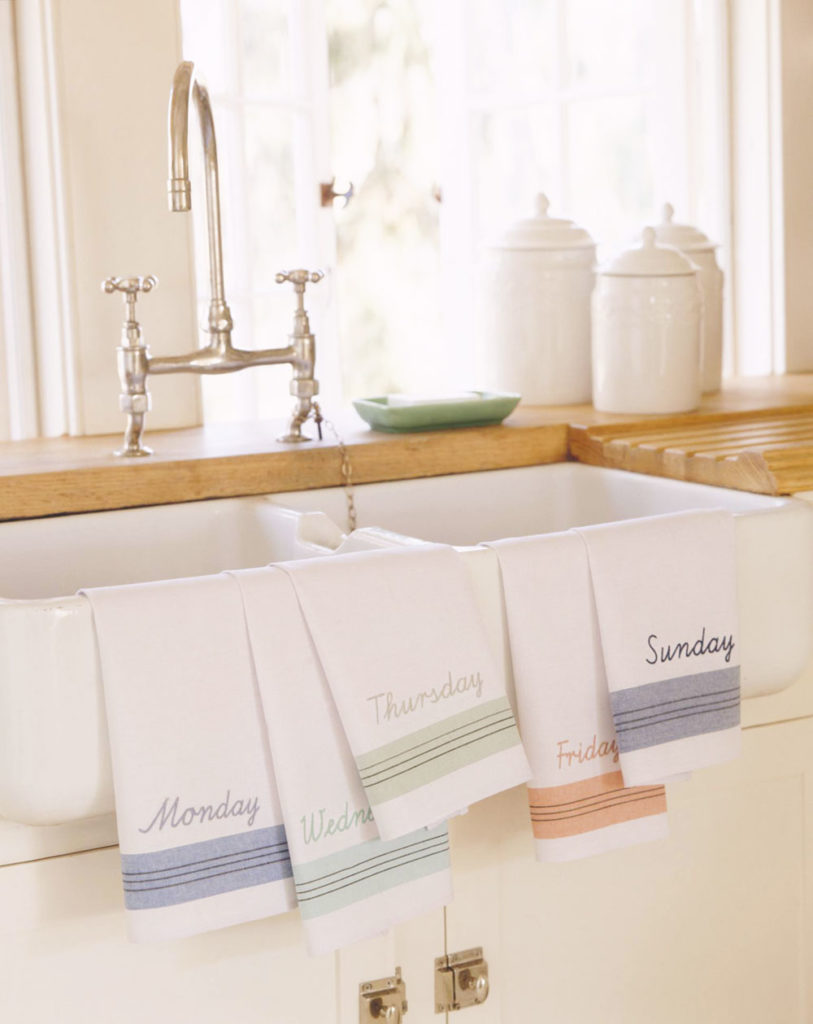 Where to Hang Kitchen Towels So That It Looks Good