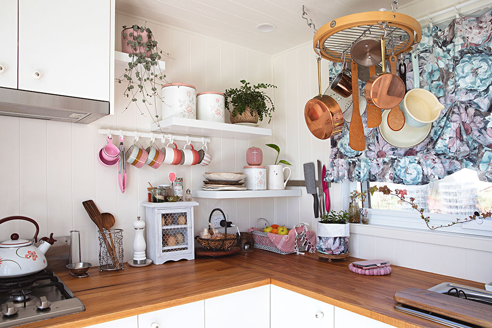 Display-your-utensils How to Accessorize a Kitchen Counter with Ease
