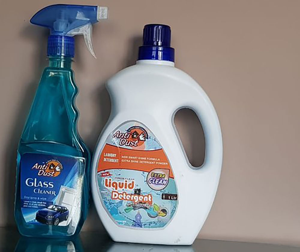 Liquid-detergent-and-glass-cleaner How To Get Rid Of Ants In The Kitchen Quickly