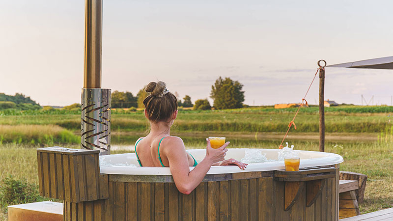AdobeStock_446392130 5 Things To Consider When Choosing A Wood-Fired Hot Tub