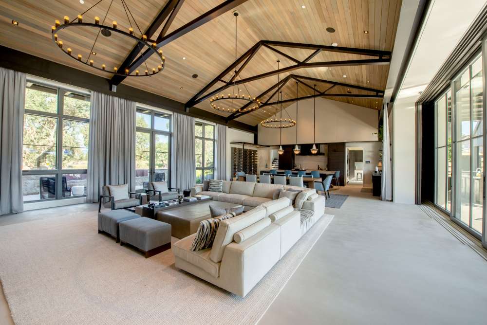 1-13-3 How to Decorate a Living Room with Vaulted Ceilings