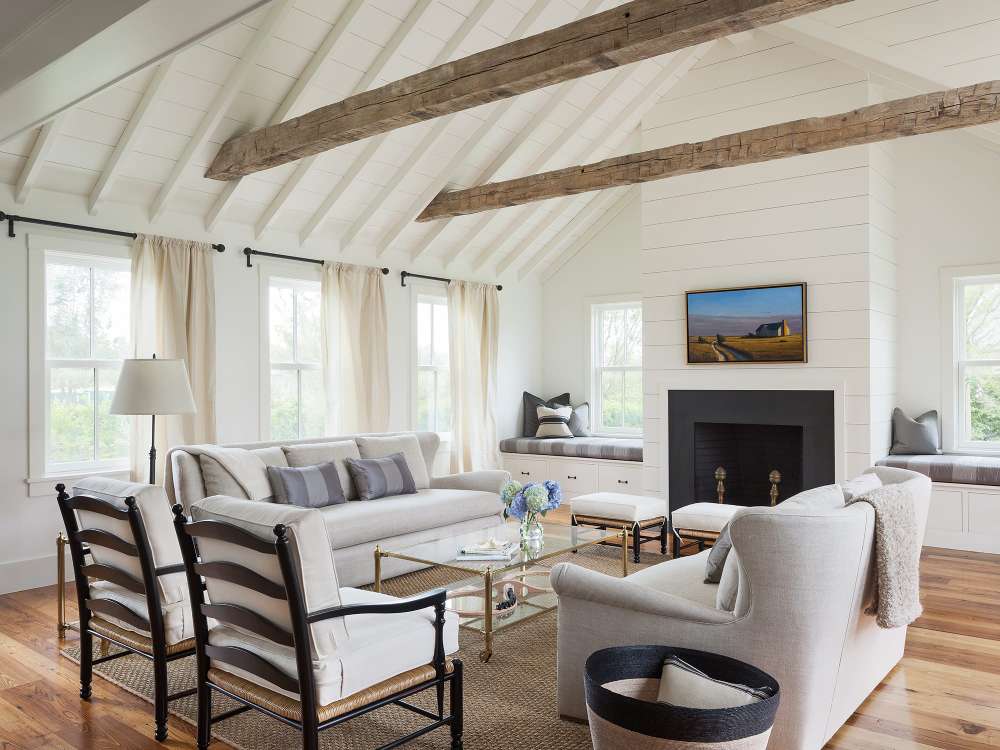 1-23-2 How to Decorate a Living Room with Vaulted Ceilings