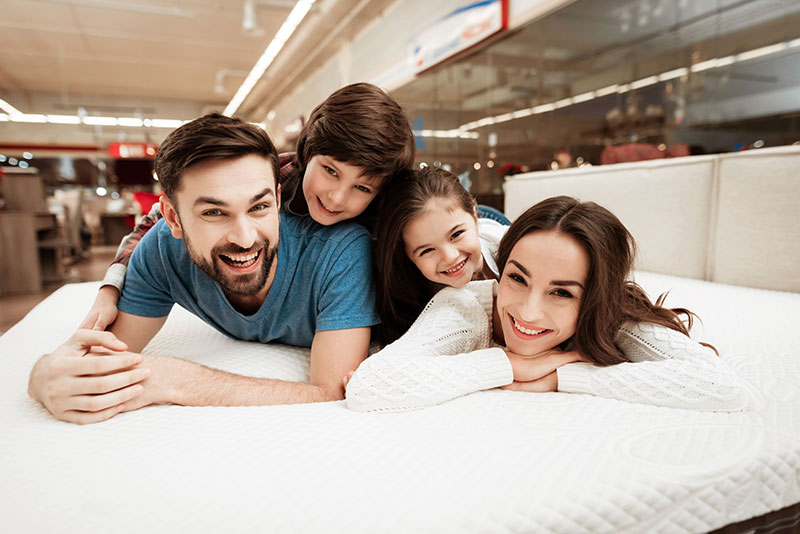 AdobeStock_196259486. How To Inspect A High-Quality Mattress From The Store