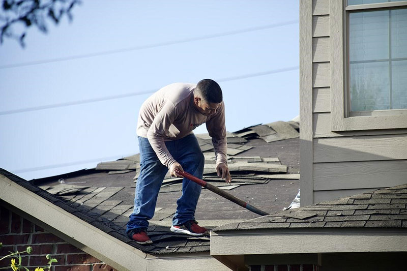 r2-3 Benefits of Hiring a Contractor for Roof Repairs
