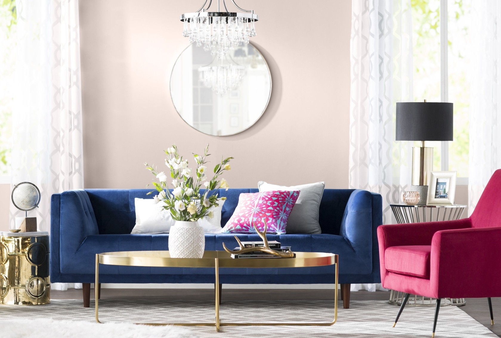 1-1-2 Colors That Go With Royal Blue When Decorating a Room