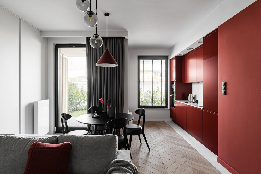 1-36-8 Colors That Go With Maroon When Decorating a Room