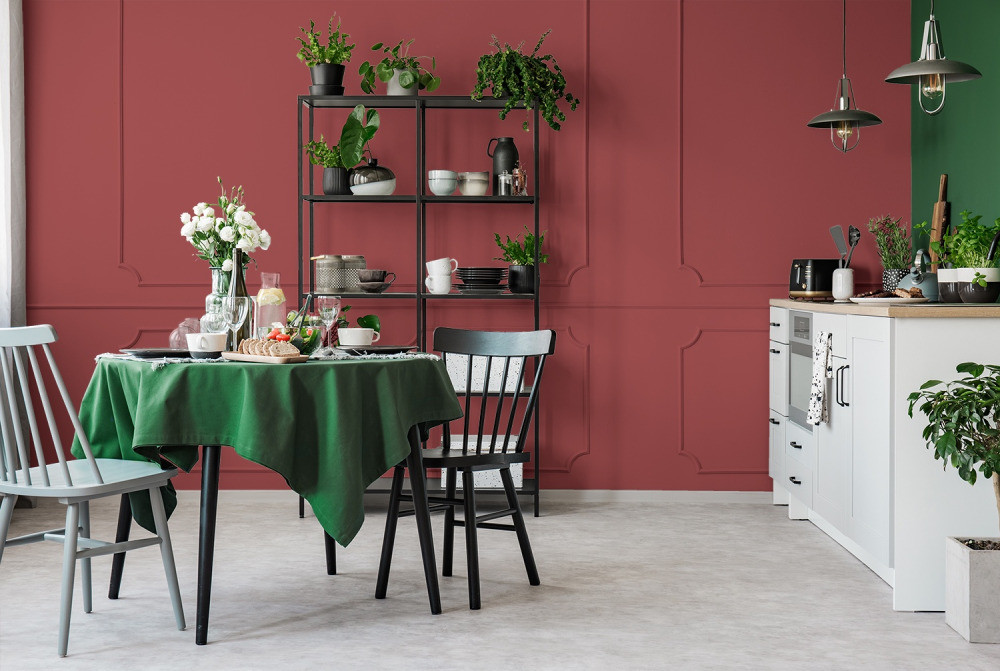 1-37-8 Colors That Go With Maroon When Decorating a Room