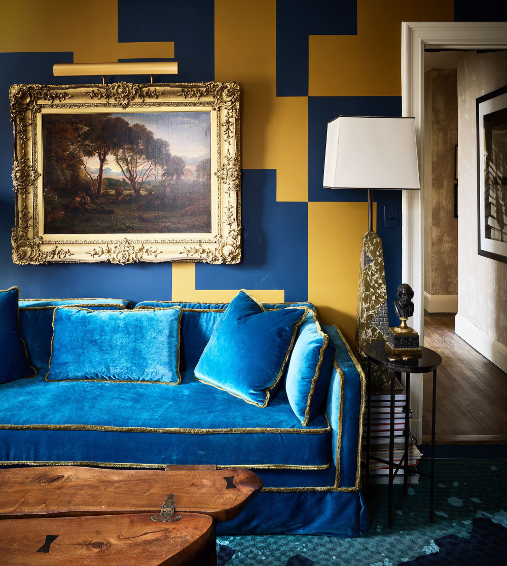 1-42-4 Colors That Go With Royal Blue When Decorating a Room