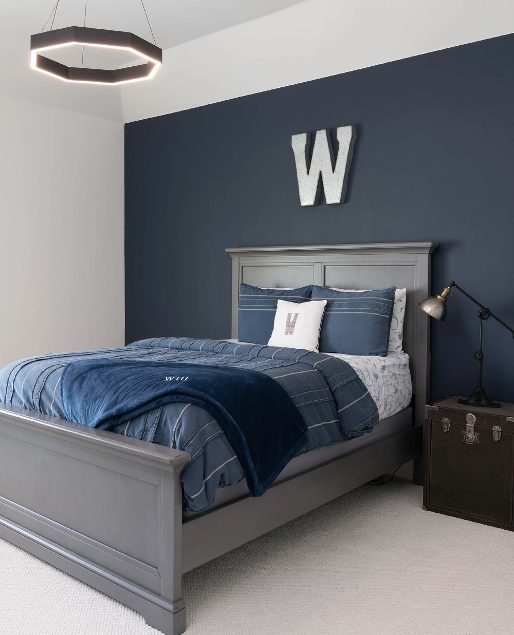 1-5-1 Colors That Go With Navy Blue in Interior Design
