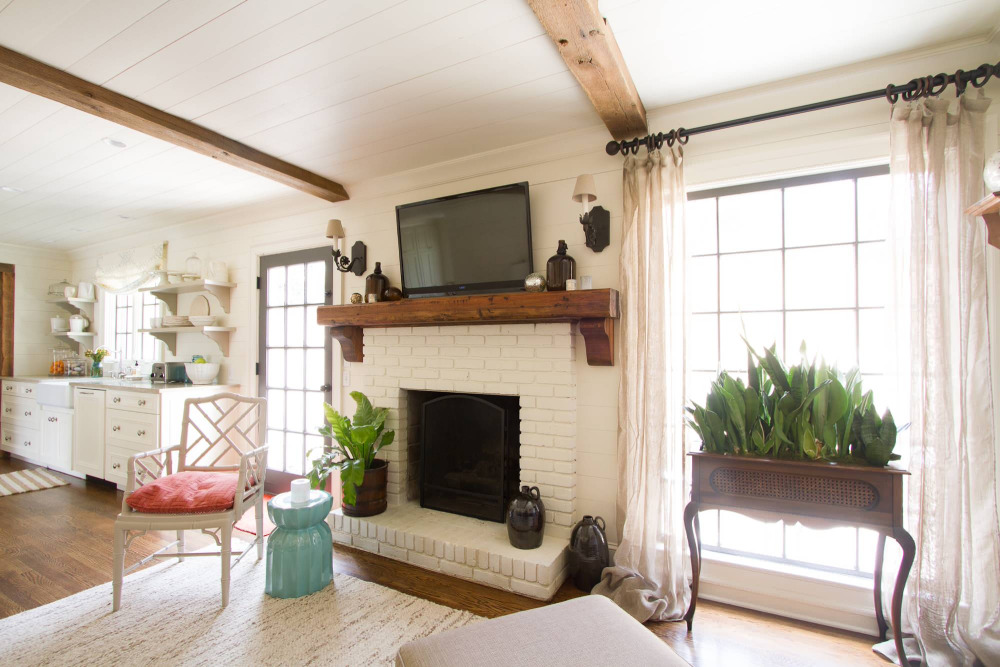 1-40-5 Fireplace wall ideas with a TV: 16 examples to inspire you