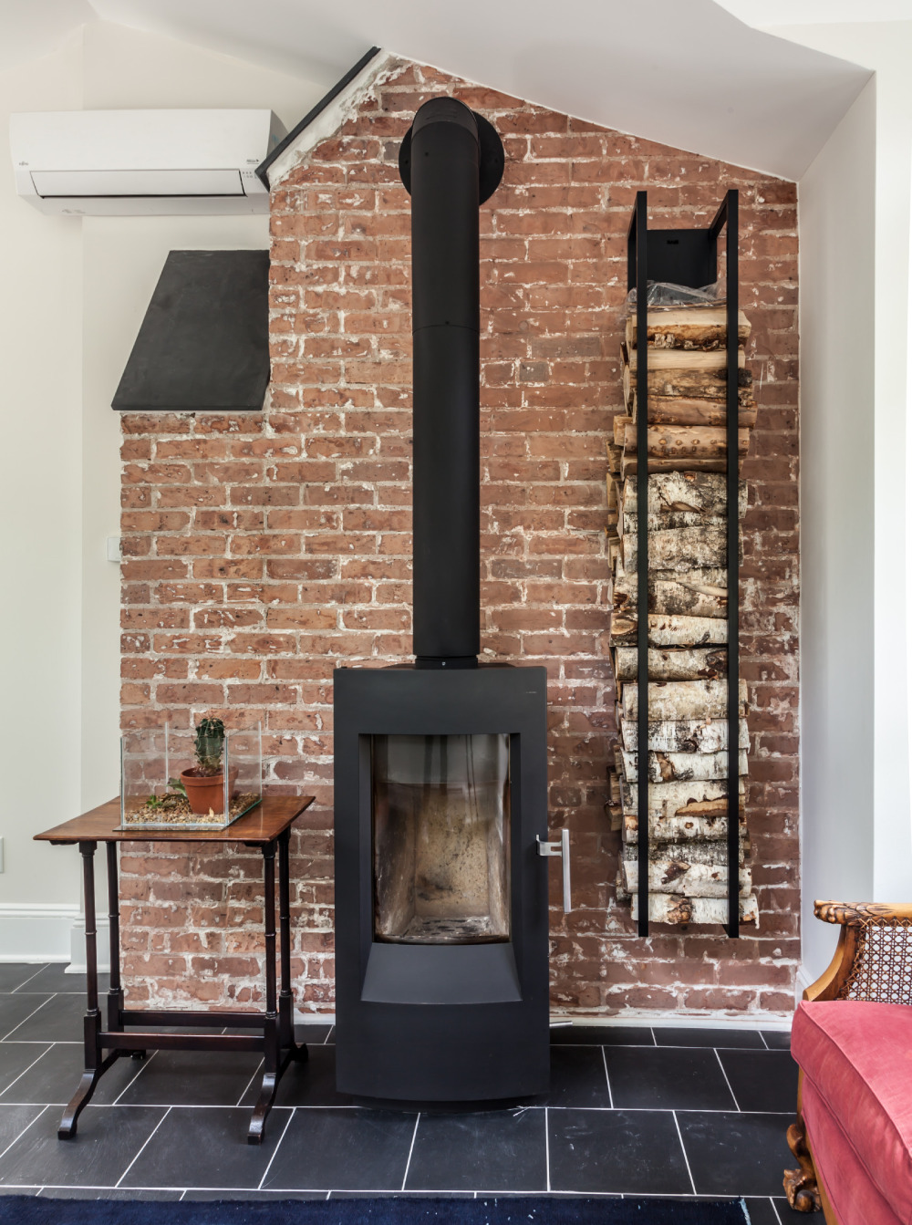 1-5-3 What to put behind a wood burning stove: neat ideas