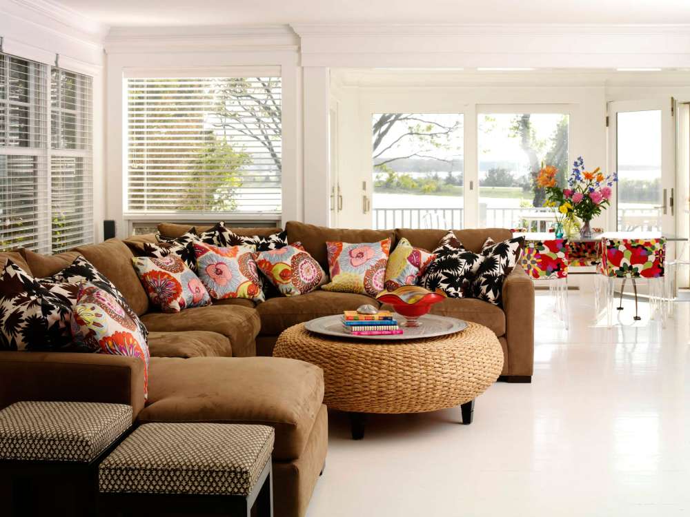 family-room-tara-seawright-interior-design-img_db2193410c73feb4_14-0065-1-a6a9b6c1 Decorative Pillow Ideas for Your Sofa: A Guide for You
