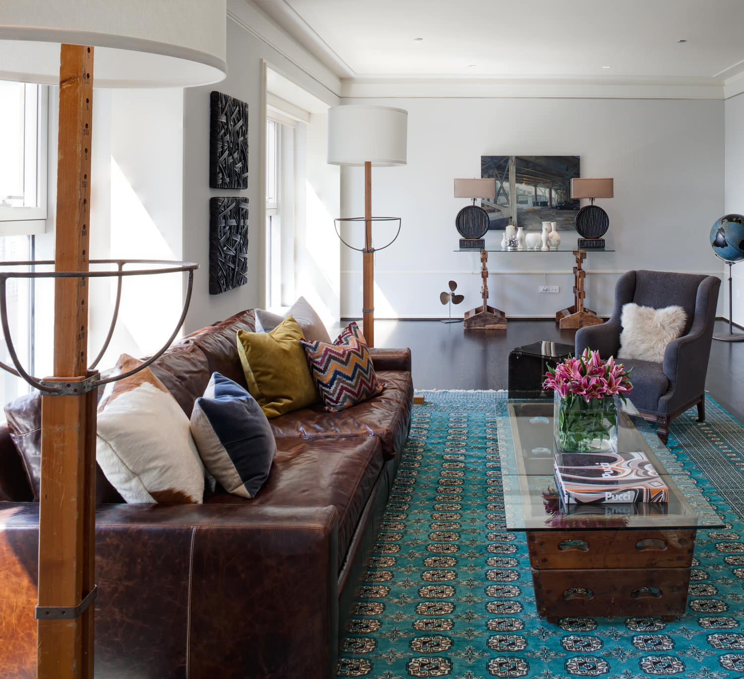 gold-coast-residence-buckingham-interiors-design-ltd-imgad51b0ee01094fe8_14-8439-1-07660dc Stunning Throw Pillow Ideas for a Dark Brown Couch