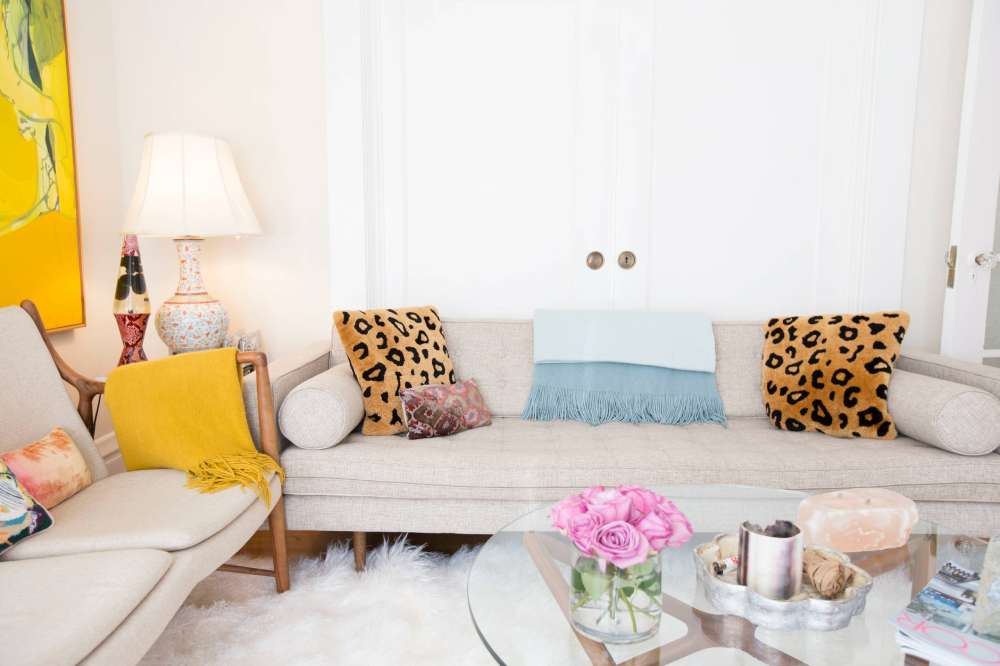 sunny-nob-hill-apartment-daphne-nauleau-interior-design-img_a6b176a40431fad9_14-3030-1-b24c8981 Decorative Pillow Ideas for Your Sofa: A Guide for You